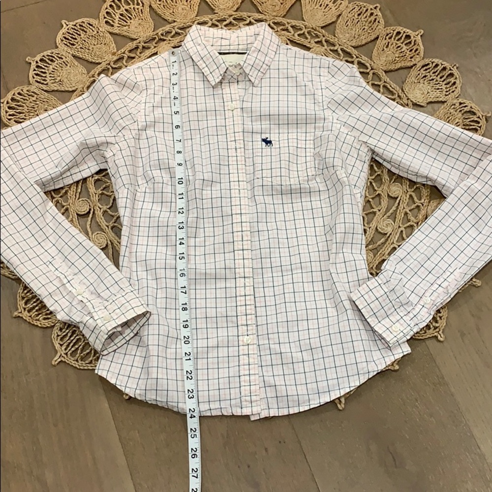 Bottom down shirt. Casual or business
